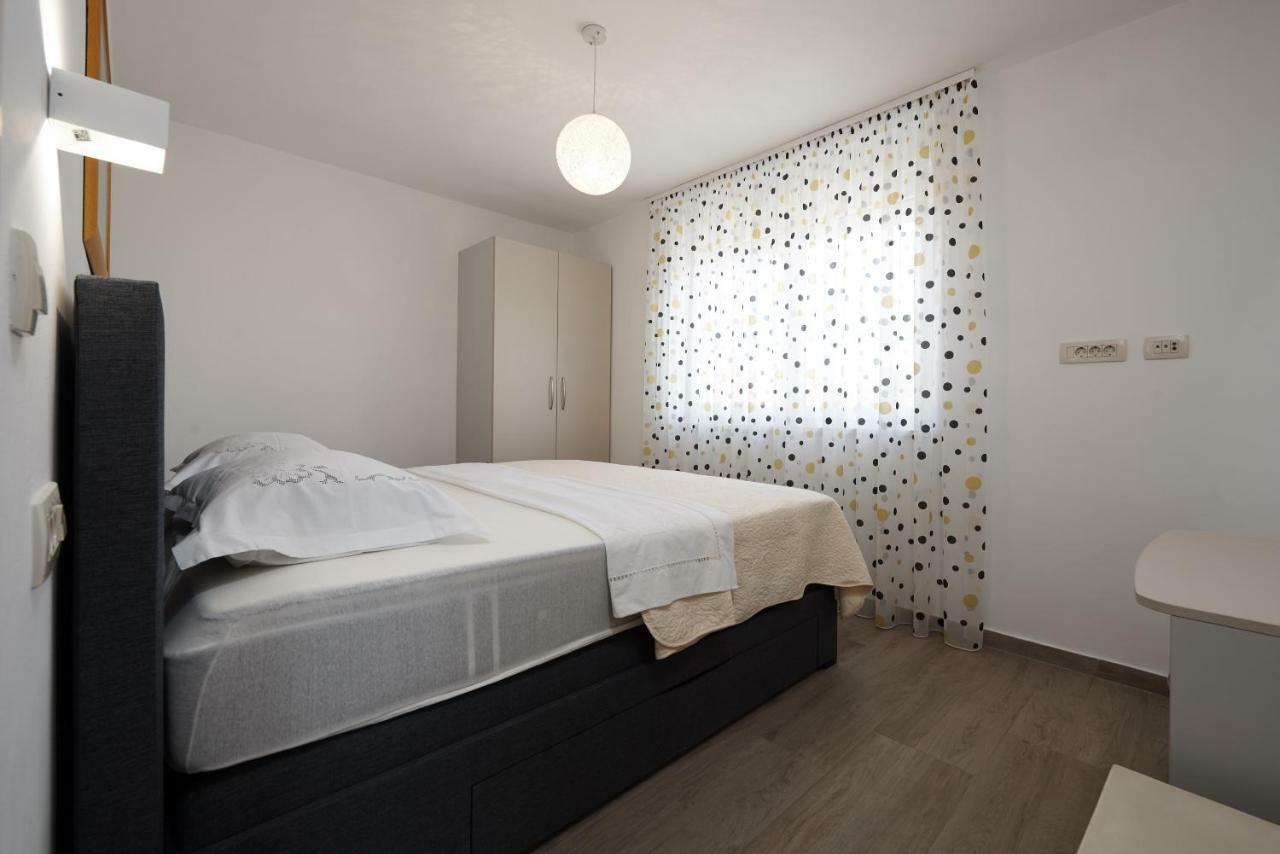 Sunny Side Apartment Trogir Exterior foto